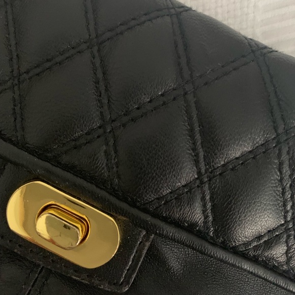 Black Quilted leather bag - with gold chain - Picture 3 of 3